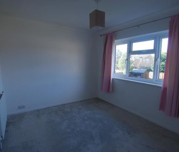 4 bedroom semi-detached house to rent - Photo 5