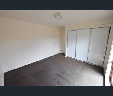 37 Cross St, Newborough, Vic 3825 - Photo 3