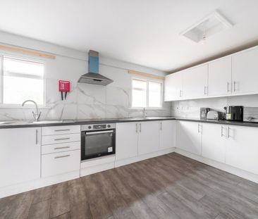 House Share to rent - Bracondale Road, London, SE2 - Photo 3