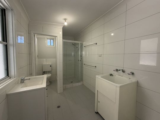 Spacious Family Home + Separate Studio Bedroom - Photo 1