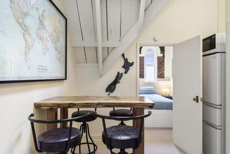 Historic Home - fully furnished - Photo 3