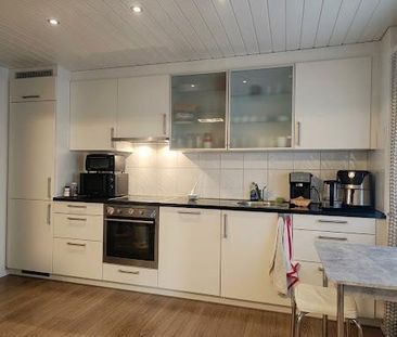 renovierte2.5 Zimmerwohnung mit grossem Südbalkon - Photo 4