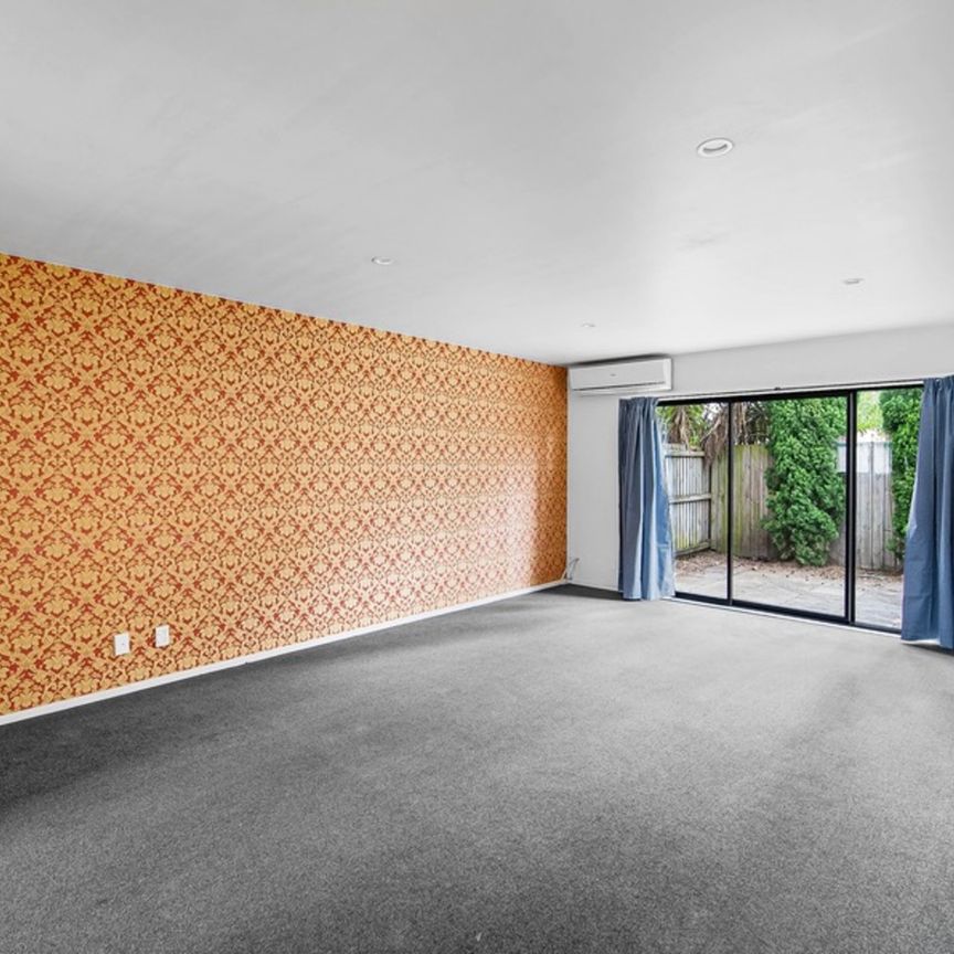 Low maintenance on the city fringe - Photo 1