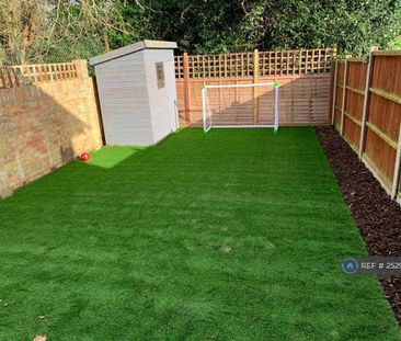 3 bedroom end of terrace house to rent - Photo 3