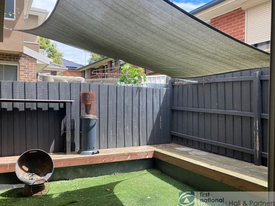 TOWNHOUSE! - Photo 1