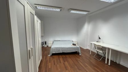 Room in a shared 13-bedroom apartment for rent in El Camp d'en Grassot i Gracia Nova - Photo 4