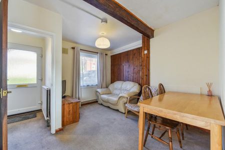 3 bedroom semi-detached house to rent - Photo 2