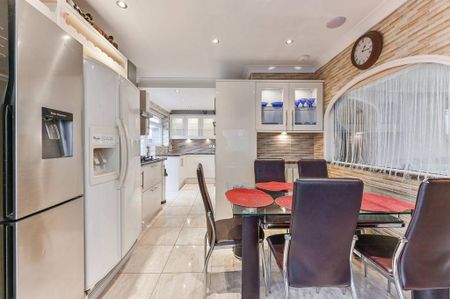 4 bedroom detached house to rent - Photo 5