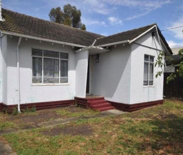 3 BEDROOM HOME IN GREAT LOCATION - Photo 4