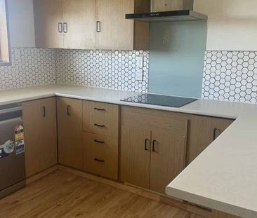 Family Living in Gleniti - Photo 1