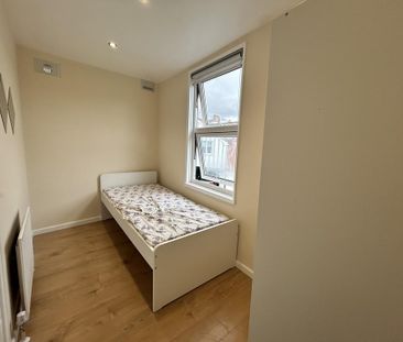 2 bedroom end of terrace house to rent - Photo 2