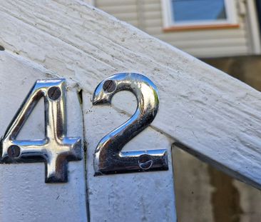 Caught between - Kelburn and Aro Valley - Photo 4