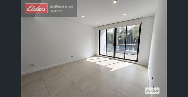 Modern, Bright & Spacious Apartment in Prime Location - Photo 1