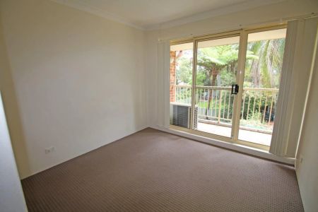 SPACIOUS 3 BEDROOM SPLIT LEVEL VILLA WITH LOCK UP GARAGE - Photo 2