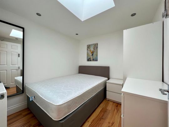 Third Floor Middle (5), Room 5, 6D Marylands Road , London W9 2DZ - Photo 1
