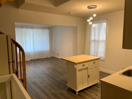 For Lease - 178 Coleman Avenue Unit# Front unit with basement, Toronto, Ontario - Photo 5