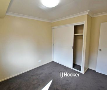 Spacious Three-Bedroom Home with Side Access & Fully Fenced Yard - Photo 5