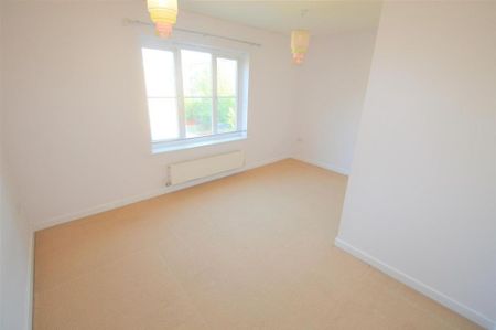 4 bedroom semi-detached house to rent - Photo 3
