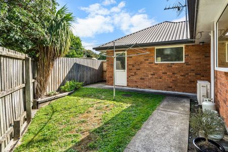 Spacious 3 Bedroom Home in Quiet Back Section – Burnside High Zone - Photo 3