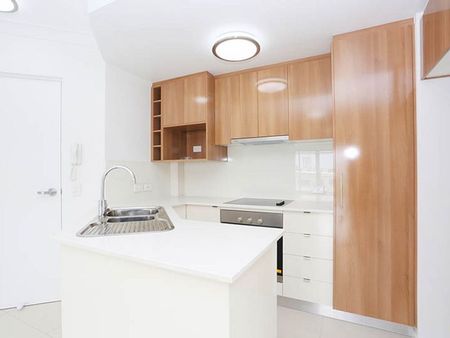 Contemporary Apartment - Secure Access - Photo 2