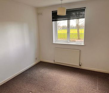 3 bedroom end of terrace house to rent - Photo 2