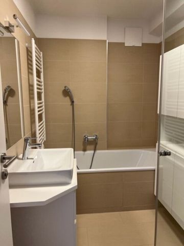 Familienwohnung Nähe U1! Bestens aufgeteilte 3 Zimmer, 2 Dachterrassen sowie Gartenmitbenutzung. Blick ins Grüne! - Photo 5