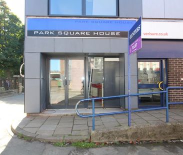 Park Square, Pudsey - Photo 1