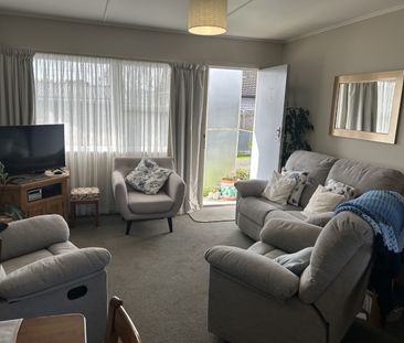 One bedroom Unit with easy walking to Mall - Photo 2