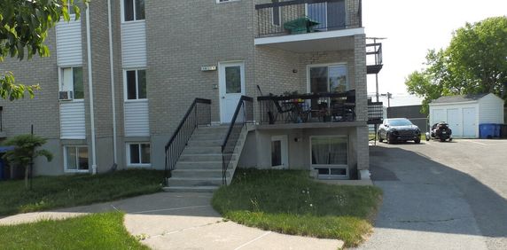 Logement 4 1/2 Demi Sous-sol Triplex - Photo 2