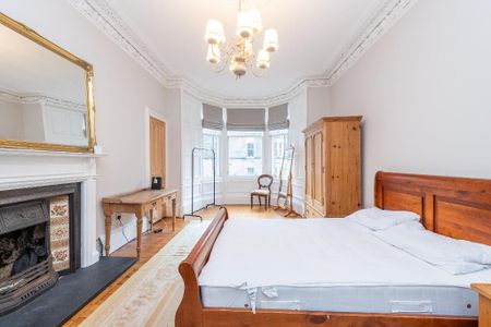 3 bedroom flat to rent - Photo 4