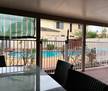 Fully furnished room in Calamvale – Shared house with pool - Photo 5