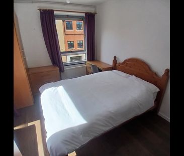 Room in a Shared Flat, Ilminster Gardens, SW11 - Photo 3