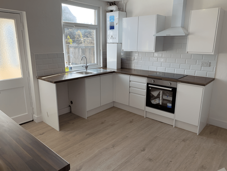 3 bedroom terraced house to rent - Photo 2