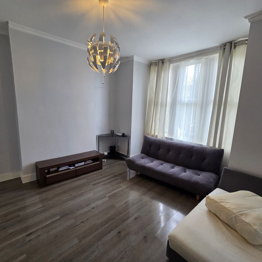 Knights Hill, London, SE27 0 - Photo 1