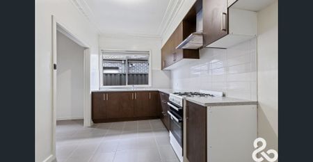 Perfectly located - Photo 5