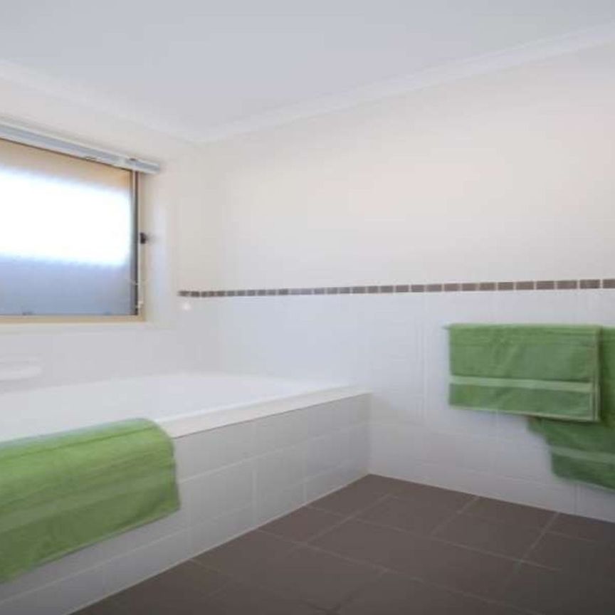 Lovely Family Home in Aldinga Beach - Photo 1