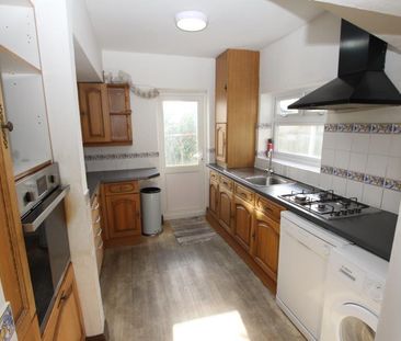 4 bedroom semi-detached house to rent - Photo 6