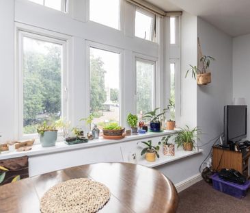 2 bedroom Flat To Let - Photo 3