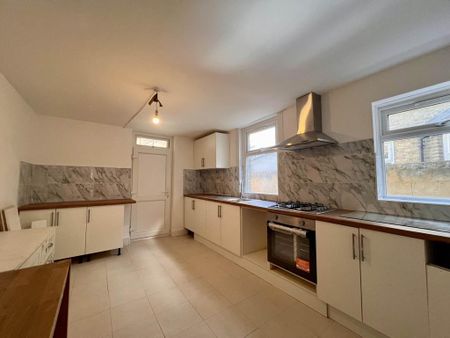 2 bedroom flat to rent - Photo 3
