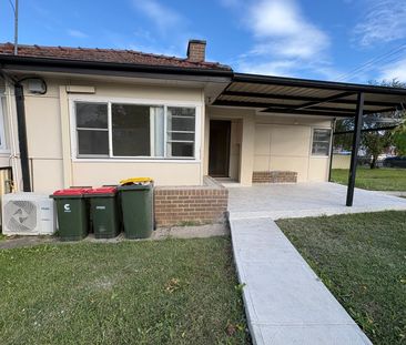 Neat & Tidy 2 bedroom house + Sunroom - Photo 6