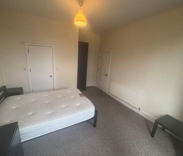 1 bedroom in a flat share to rent - Photo 5