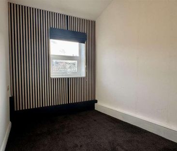 Cambridge Terrace, Scarborough, YO11 - Photo 5