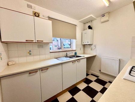 2 bedroom semi-detached house to rent - Photo 4