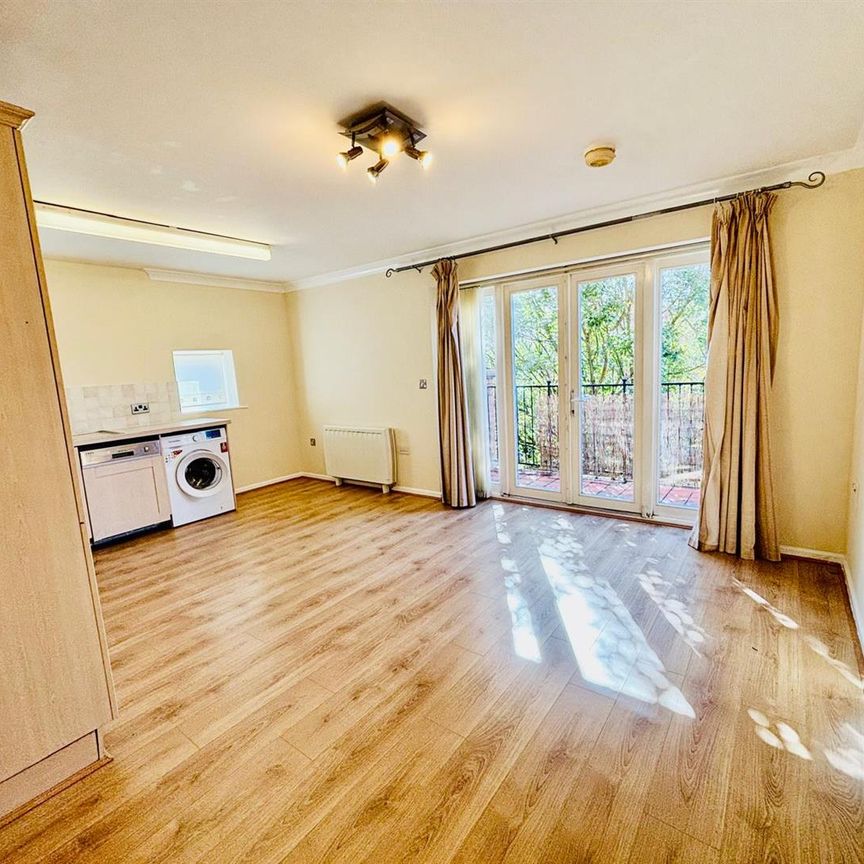 Grants Yard, Burton-On-Trent - Photo 1