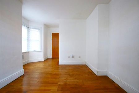 2 bedroom maisonette to rent - Photo 4