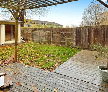 3 bedroom end of terrace house to rent - Photo 3