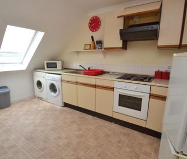 2 bedroom flat to rent - Photo 2