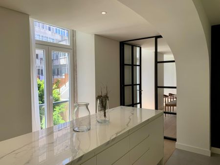 3-Bedroom Apt w/ Parking in Campo Mártires, Lisbon - Photo 2