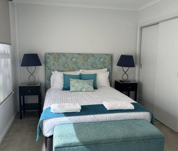 Furnished 2 Bedroom Cottage - Photo 6