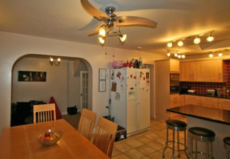 5 bedroom townhouse to rent - Photo 2